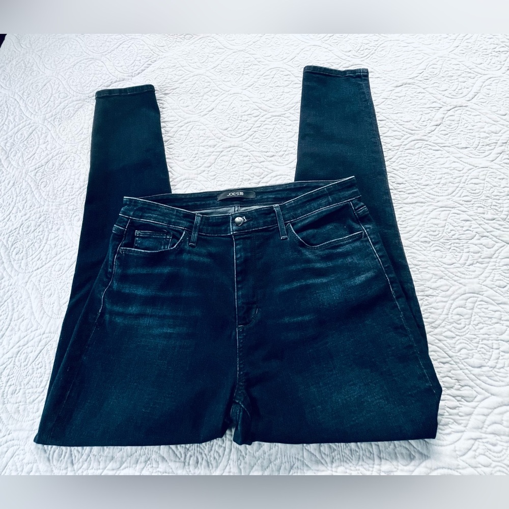 JOE’S JEANS Size 32 Skinny Ankle
Leg Jeans in Fenwick Wash Denim EUC